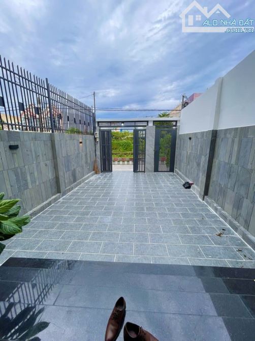 Nhà bán -Thạnh Xuân 24 - 115m2 - 3 Tầng - HXH - TK đep - Giá 7.9 Tỷ Tl - 8