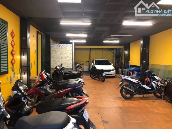 Cho thuê nhà mặt phố Nguyễn Đình Thi, DT 227m2x4 tầng, MT 12m, Giá 8000$ - 8