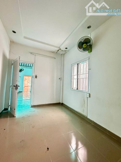 HIẾM!!! Ngay TRUNG TÂM quận 7 - DT: 90m2 - Giá chỉ 13 tỷ - MẶT TIỀN ĐƯỜNG NHỰA 8M - 8