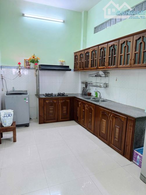 Cho thuê nhà  nguyên căn khu Hoàng Diệu full nội thất  3pn Hẻm oto rộng dt 63mx2 giá 8tr - 8