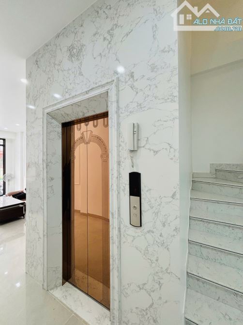 Bán nhà mặt đường khu phân lô Đằng Lâm, có thang máy, 78m2 4 tầng, ô tô đỗ thoải mái, giá - 8