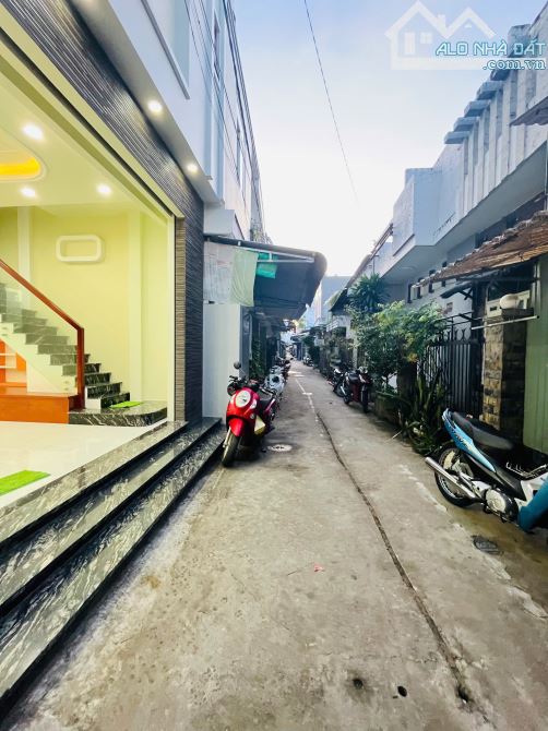 Nhà CHO THUÊ NHÀ TRỆT 1 LẦU VÀ SÂN THƯỢNG MỚI XÂY HẺM 388 NGUYỄN VĂN CỪ - 9