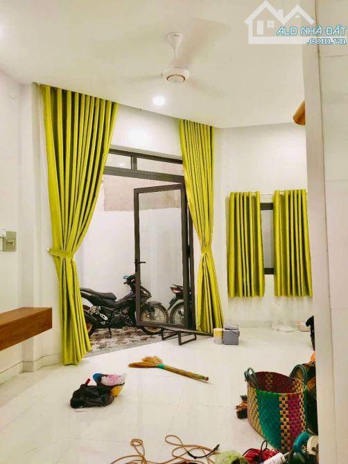 BÁN NHÀ 3 TẦNG NGUYỄN VĂN QUÁ Q12 - 9