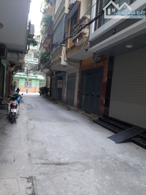 Cho thuê căn nhà ngõ 31 phố Trần Quốc Hoàn. Dt 40m2 x 4 tầng có nội thất, ô tô đậu cửa - 9