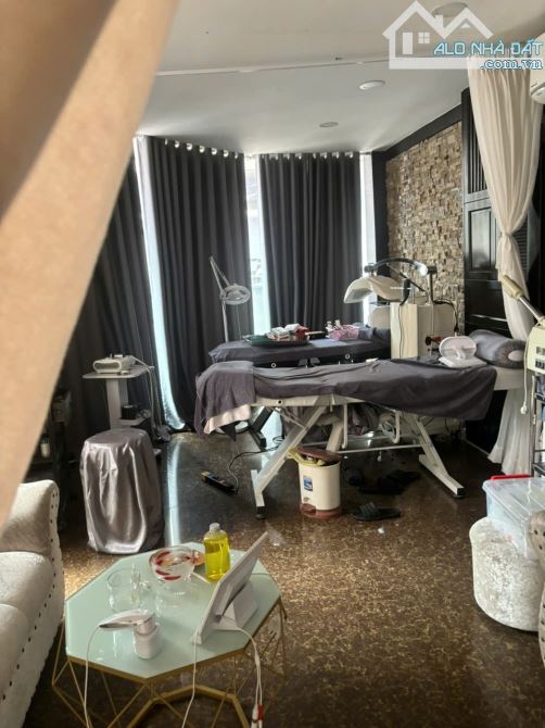 Bán nhà 5 tầng có thang máy góc 2 mặt HXH Trần Hưng Đạo Quận 1 chỉ nhỉnh 12 tỷ - 9