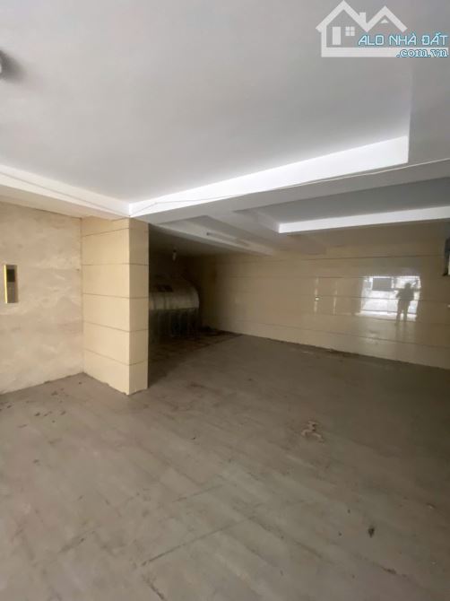 Cho thuê BT đường Hoàng Quốc Việt, Bắc Từ Liêm. DT 200m, 4 tầng 1 hầm, có thang máy. Giá 6 - 9