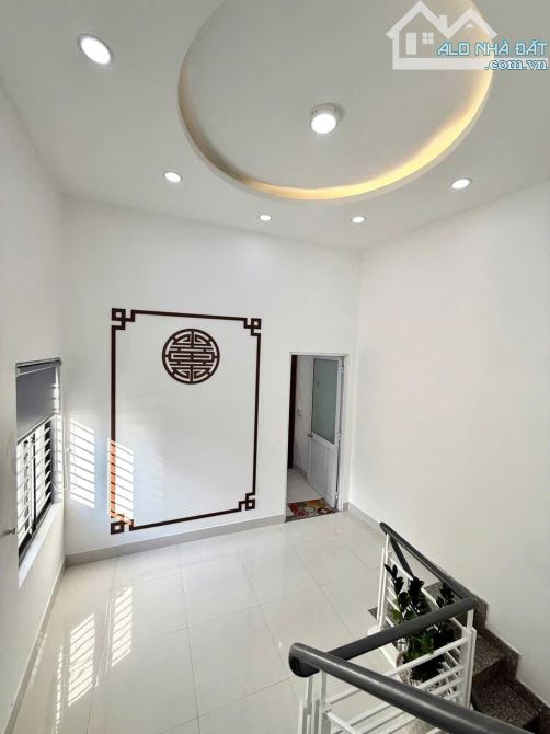 Nhà 2 mặt kiệt oto Tôn Đản , kiệt bên hông đậu 3 chiếc oto vô tư - Chỉ 3 Tỷ x - 9