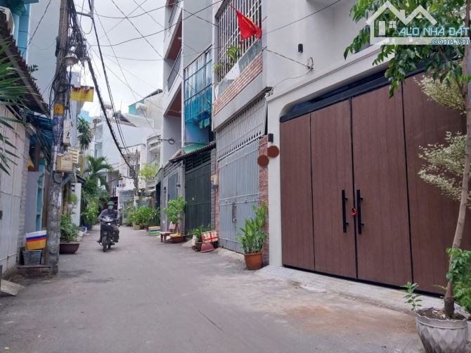 Nhà Gò Vấp hẻm xe hơi thông 2 tầng 90m2 sử dụng đường số 51 phường 14 gần bờ kênh - 9