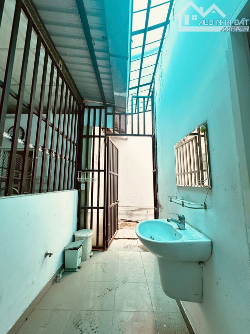 HIẾM!!! Ngay TRUNG TÂM quận 7 - DT: 90m2 - Giá chỉ 13 tỷ - MẶT TIỀN ĐƯỜNG NHỰA 8M - 9