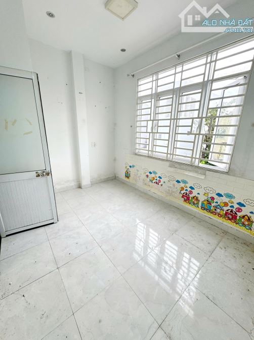 Bán nhà 2 lầu 79m2 gần mặt tiền đường Phạm Thế Hiển P.5 Quận 8 - 9