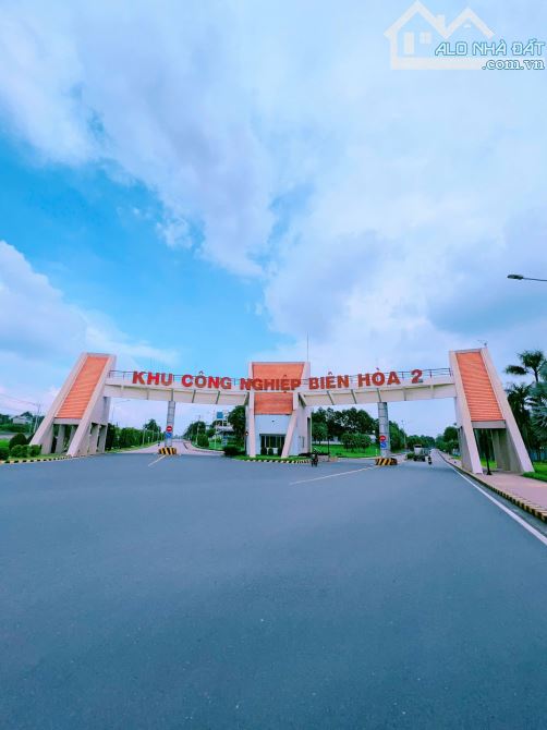 Cho thuê xưởng 600m2 chỉ 1 xẹc QL 1 A ngay vx tam hiệp thuận tiện giá tốt quá rẻ ạ