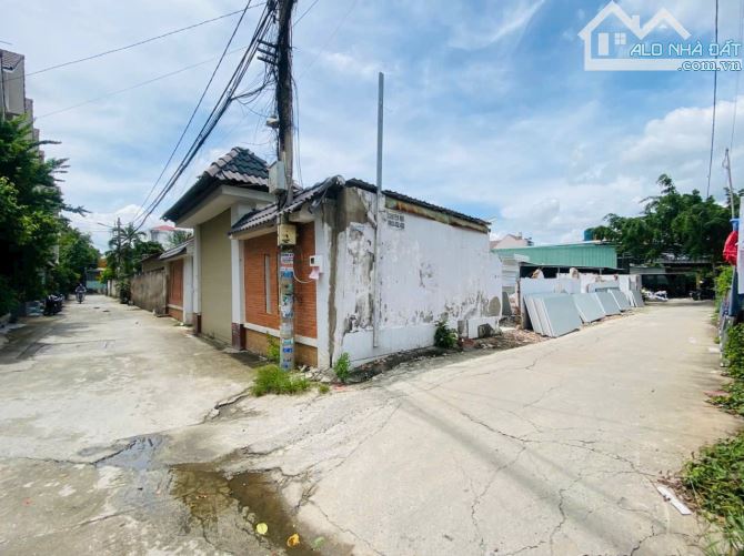 Bán đất góc 2 mặt tiền đường Thạnh Lộc 39, Quận 12 dt 12x28m