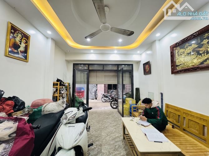 Bán nhà phố tam trinh 35m2 5 tầng còn mới  - ô tô kinh doanh  -  giá 9.8 tỷ