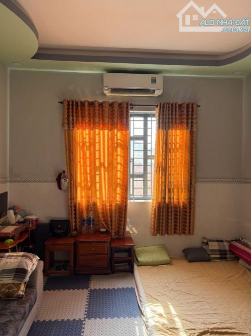 Bán nhà 1 trệt 3 lầu đường D9 khu dân cư D2D giá cực tốt chỉ 9,5 tỷ