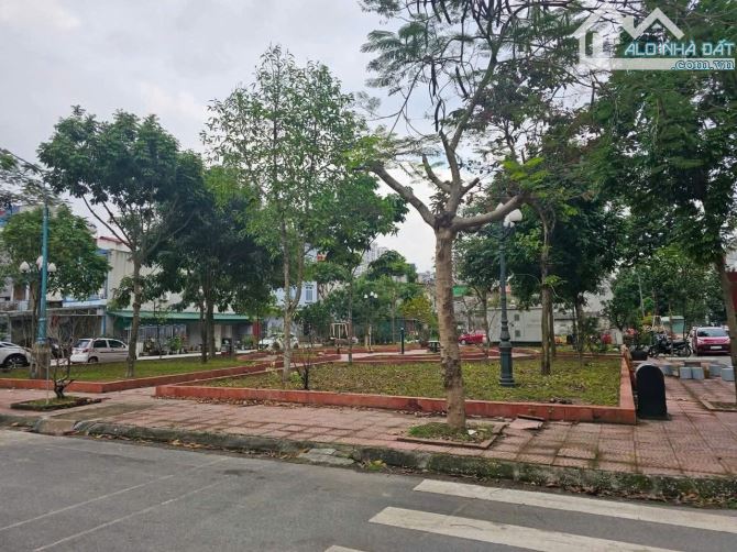 Bán lô Góc Gò Ngát . Hòa Đình . dt 76,5m . mt 8.5m . hướng ĐN & TN . giá 9 tỷ