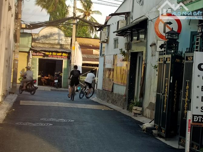 Bán nhà ngay trung tâm thị trấn Hóc Môn giá 3,5 tỷ