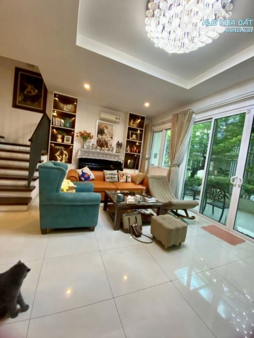 Bán nhanh nhà KĐT Văn Quán, Hà Đông. 68m2, 5 tầng, giá 16 tỷ. Ô tô tránh, dừng, đỗ.