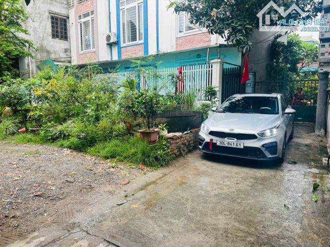 Trung tâm Trâu quỳ, Khu vực hiếm nhà bán 42m Đất, ô tô vào đất, cách 30m ra trục chính