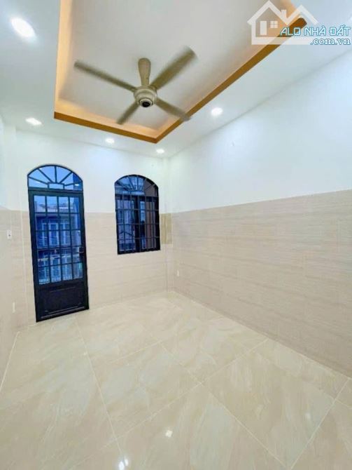 Nhà đẹp, hẻm 1 sẹc gần MT Đoàn Văn Bơ, 5 tầng, nhỉnh 5 tỉ.