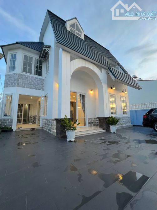 Villa nghĩ dưỡng view siêu chill thơ mộng Đà Lạt