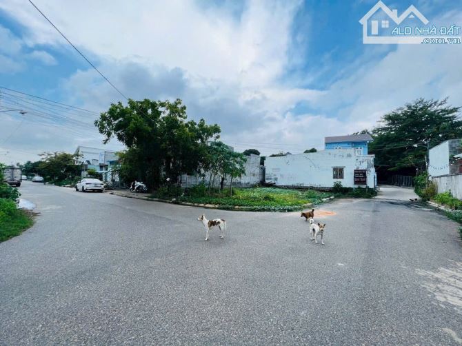 Bán lô góc 2 mặt tiền nhựa Khu dân cư phú hài gần biển chỉ 1ty5