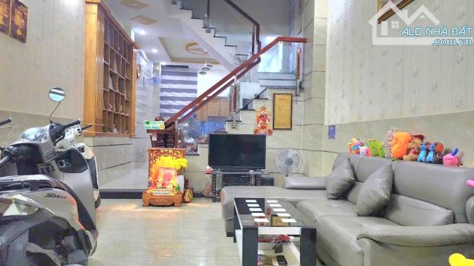 BÁN NHÀ ĐẸP SÁT LÊ VĂN QUỚI - NGÃ TƯ 4 XÃ - HẺM XE HƠI - ( 4X16M )