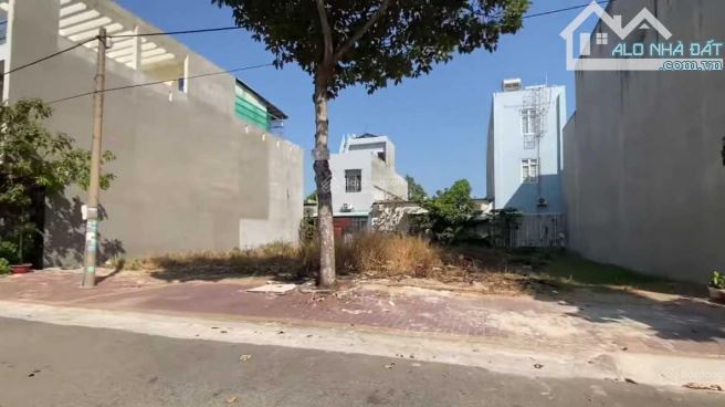 Ngộp năng bán xã lỗ 500tr nền đất nằm ngay bến xe miền đông mới, giá 2tỷ5, SHR