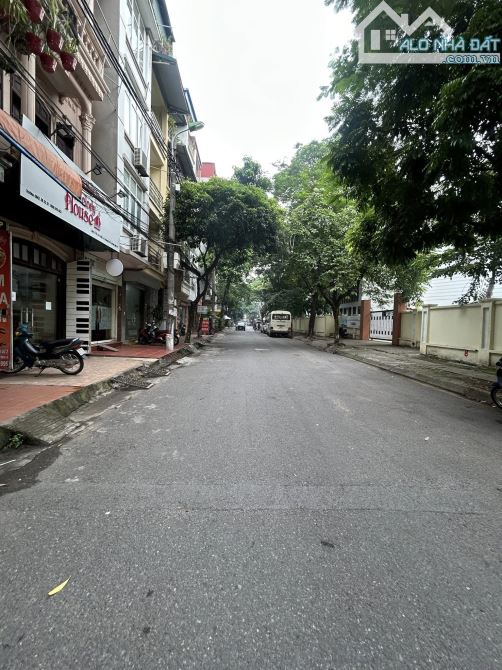 BÁN NHÀ PHÂN LÔ KHU ĐỀN LỪ . VỊ TRÍ ĐẸP NHẤT . DT 51 M . NHÀ 4 TẦNG MT 4M .