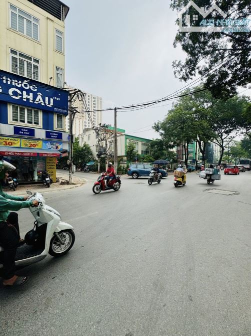 BÁN NHÀ NGỌC HỒI KHU TRẦN THỦ ĐỘ PHÁP VÂN . DT 50M . NHÀ 5 TẦNG MT 4,6M . Ô TÔ