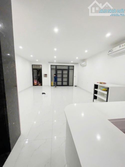 Cho thuê nhà Khuất Duy Tiến, TX. DT 58m2, 6 tầng thông sàn, thang máy, Điều hòa. Có PCCC
