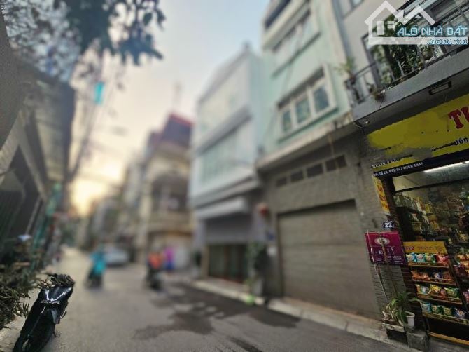 SỐC , DUY NHẤT MỘT CĂN P MINH KHAI MẶT NGÕ OTO TẢI TRÁNH 40M 5T GIÁ HƠN 9 TỶ