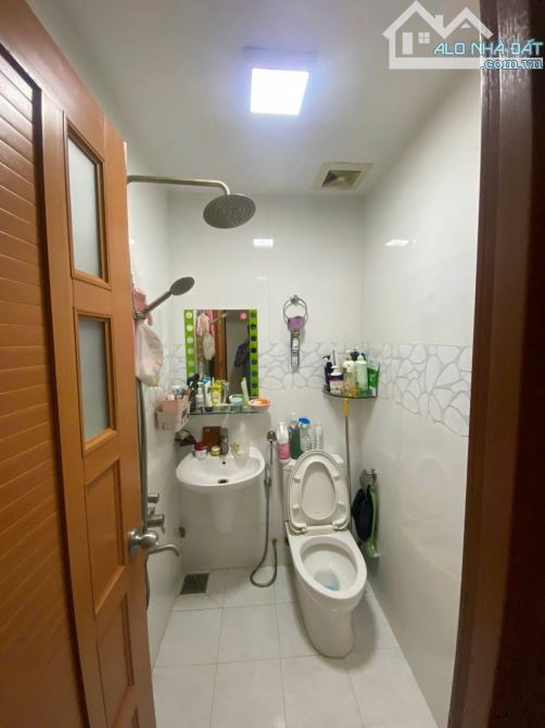 SIÊU PHẨM NGAY BV BÌNH TÂN - 50M2, 4 TẦNG ĐÚC ĐẸP - HẺM XE TẢI TRÁNH - CHỈ NHỈNH 5 TỶ.
