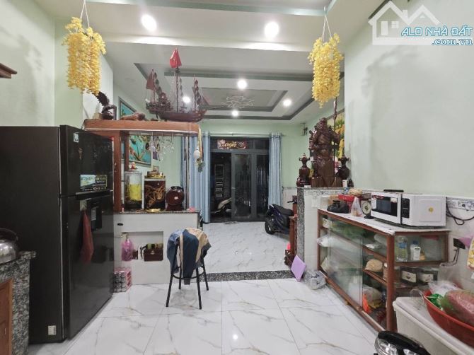 BÁN NHÀ 3 TẦNG- đường Xe Tải- 53.4m²(5x10,7)- Chỉ: 4,75 tỷ- Sổ hoàn công-4 phòng ngủ - 4wc