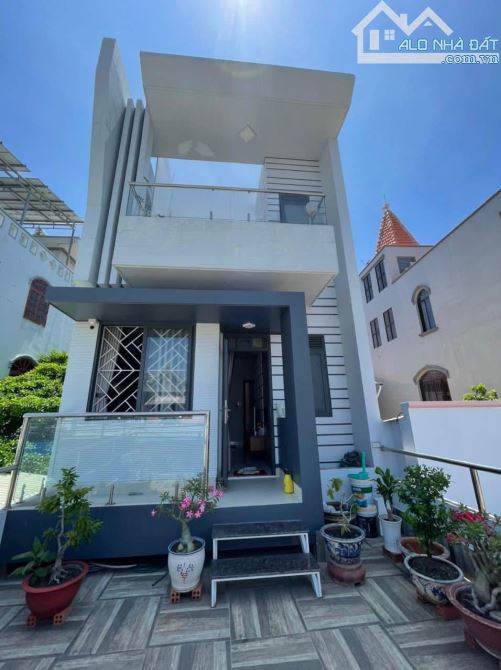 CẦN BÁN NHÀ 2 LẦU MẶT TIỀN CHU MẠNH TRINH TP VŨNG TÀU DIỆN TÍCH 100m2 GIÁ 13 TY 500 CÓ BỚT