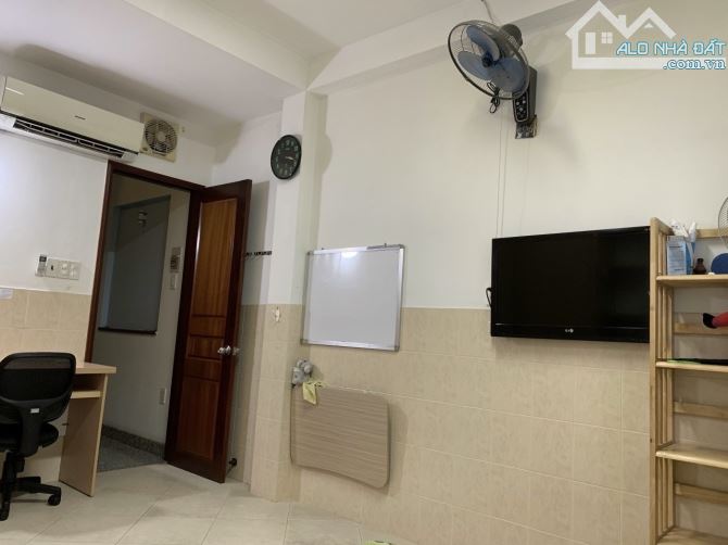 Nhà Quận 3, Nguyễn Đình Chiểu, cách MT 20m, 30m2, Giá 5.5T