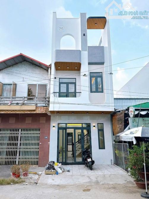 NHÀ ĐẸP GIÁ 2 TỶ 5 MT GẦN BƯU ĐIỆN VH LONG TRẠCH, PHÁP LÝ RÕ RÀNG - 90M2