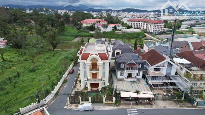 SIÊU BIỆT THỰ _ 2 MẶT TIỀN ĐƯỜNG KHU ĐỒI TRÀ _ ĐẠI HỌC ĐÀ LẠT