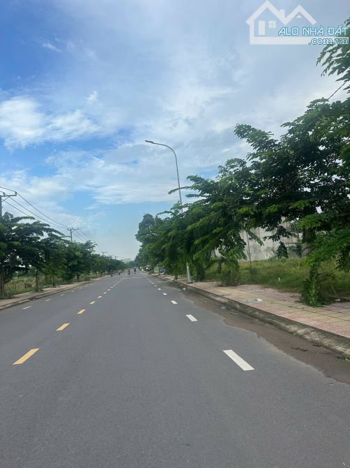 BÁN GẤP ĐẤT 210m² VÕ THỊ SÁU LONG THÀNH, GẦN CHỢ, TRƯỜNG HỌC, NGÂN HÀNG, GIÁ NGỘP 1,9 TỶ