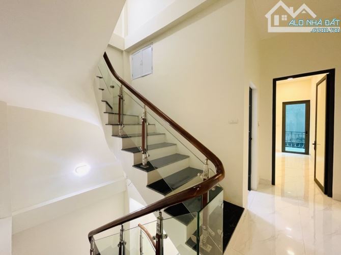 Bán nhà Tô Vĩnh Diện gần phố nhà phân lô quân đội dân xây  nhà đẹp 2 thoáng trước sau 59m