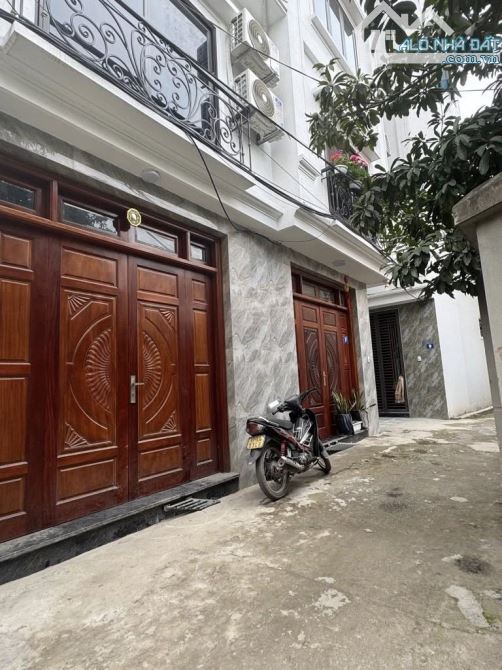 Bán nhà Văn Minh nhỉnh 5 Tỷ bao check QH - 37m2 5 tầng 6 ngủ - ô tô tránh 50m - Dòng tiền