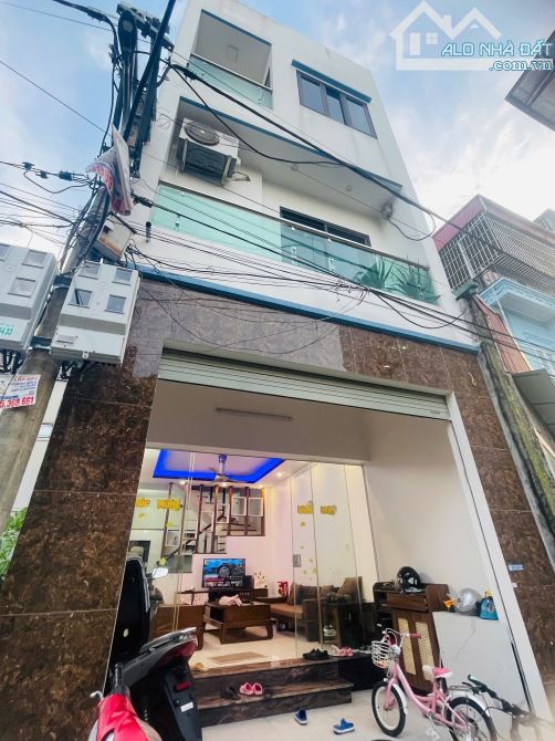 🏡 Nhà 3 Tầng Đẹp ,Sẵn Sách Vali Về Ở!