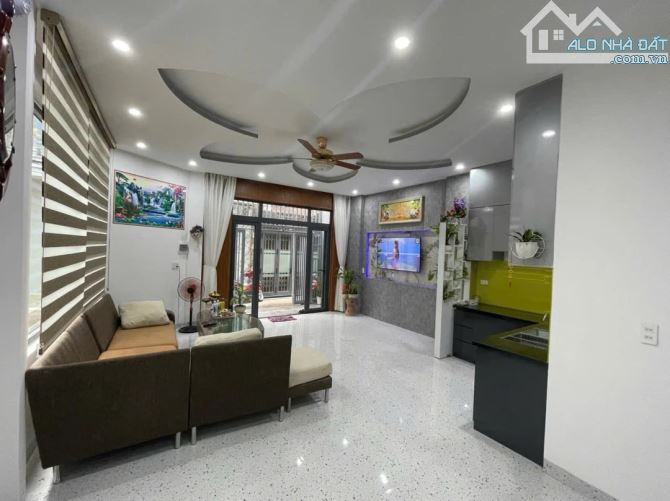 NHÀ 3 TẦNG LÔ GÓC – PHAN THANH – TRUNG TÂM TP ĐÀ NẴNG – FULL NỘI THẤT – VÀO Ở NGAY
