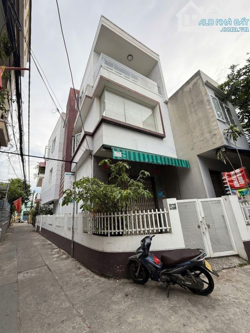 3 tầng 2 mặt kiệt oto Tiểu La - Hải Châu cách đường 30m gần đoạn Núi thành