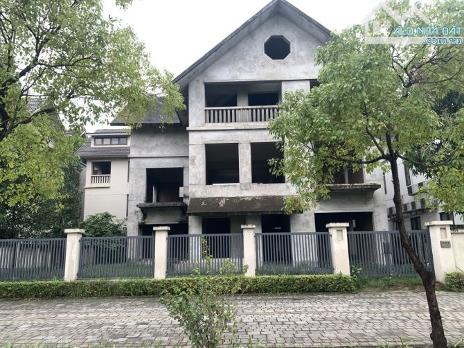 CẦN BÁN BIỆT THỰ SUNNY QUỐC OAI 400M 4 TẦNG MT 20M, MẶT ĐƯỜNG CHÍNH, 44 TỶ THƯƠNG LƯỢNG