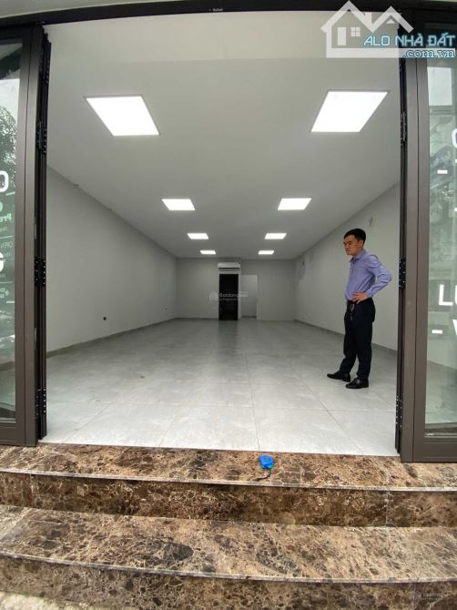 Nhà mặt phố Nguyễn Khang - Cầu Giấy. Diện tích 90m2 x 7 tầng thông sàn có thang máy