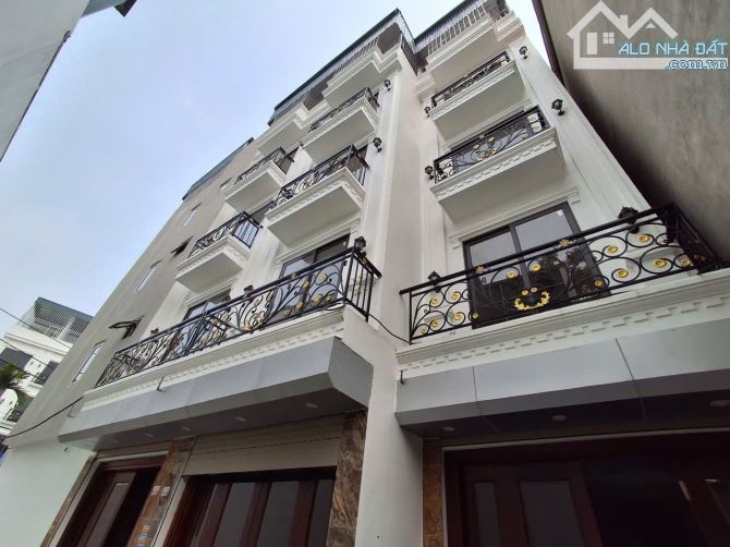 Bán nhà 5 tầng 30m Biên Giang Hà Đông gần chợ và trường học giá 3,5 tỷ