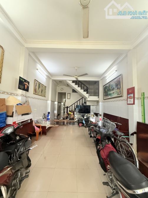 NGAY CHỢ GÒ VẤP , SÁT PHẠM VĂN ĐỒNG - HẺM THÔNG - 4.3 x 23.5 - 4 TẦNG - 8.8 TỶ