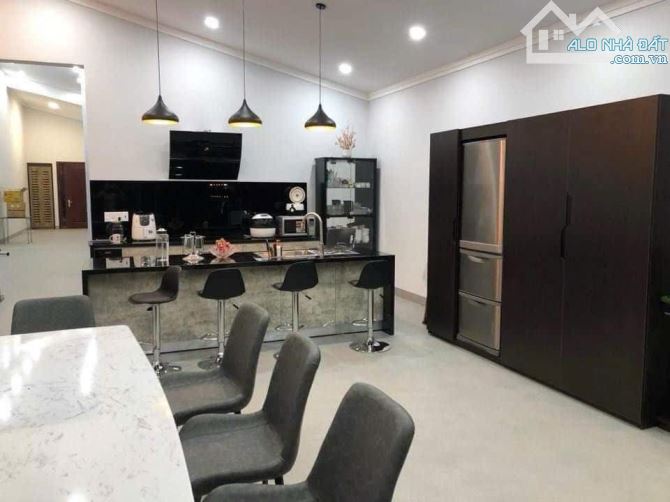 Nhà 2 tầng view đẹp mặt tiền đường Dã Tượng