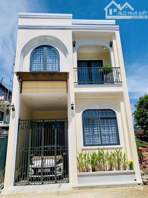 Nhà 2 tầng xây mới 3p ngủ, kiệt ô tô đầu đường Hoàng Quốc Việt.