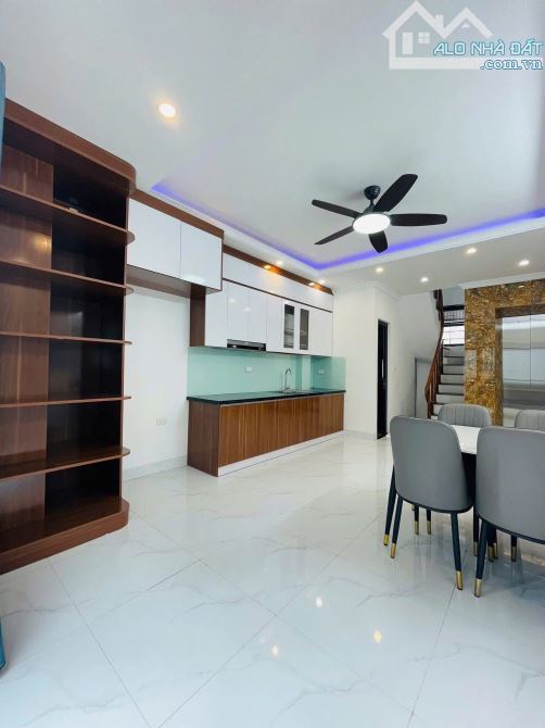 💥BÁN NHÀ PHẠM VĂN ĐỒNG - Ô TÔ TRÁNH - KINH DOANH TẤP NẬP - 40m2 - 9.35tỉ